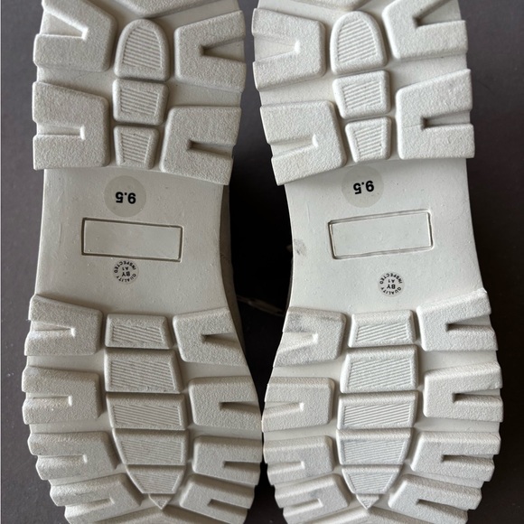 St. John's Bay Cream Lace-Up Winter Boots - Picture 6 of 6